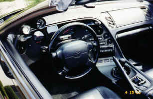 inside-dash.JPG (104595 bytes)